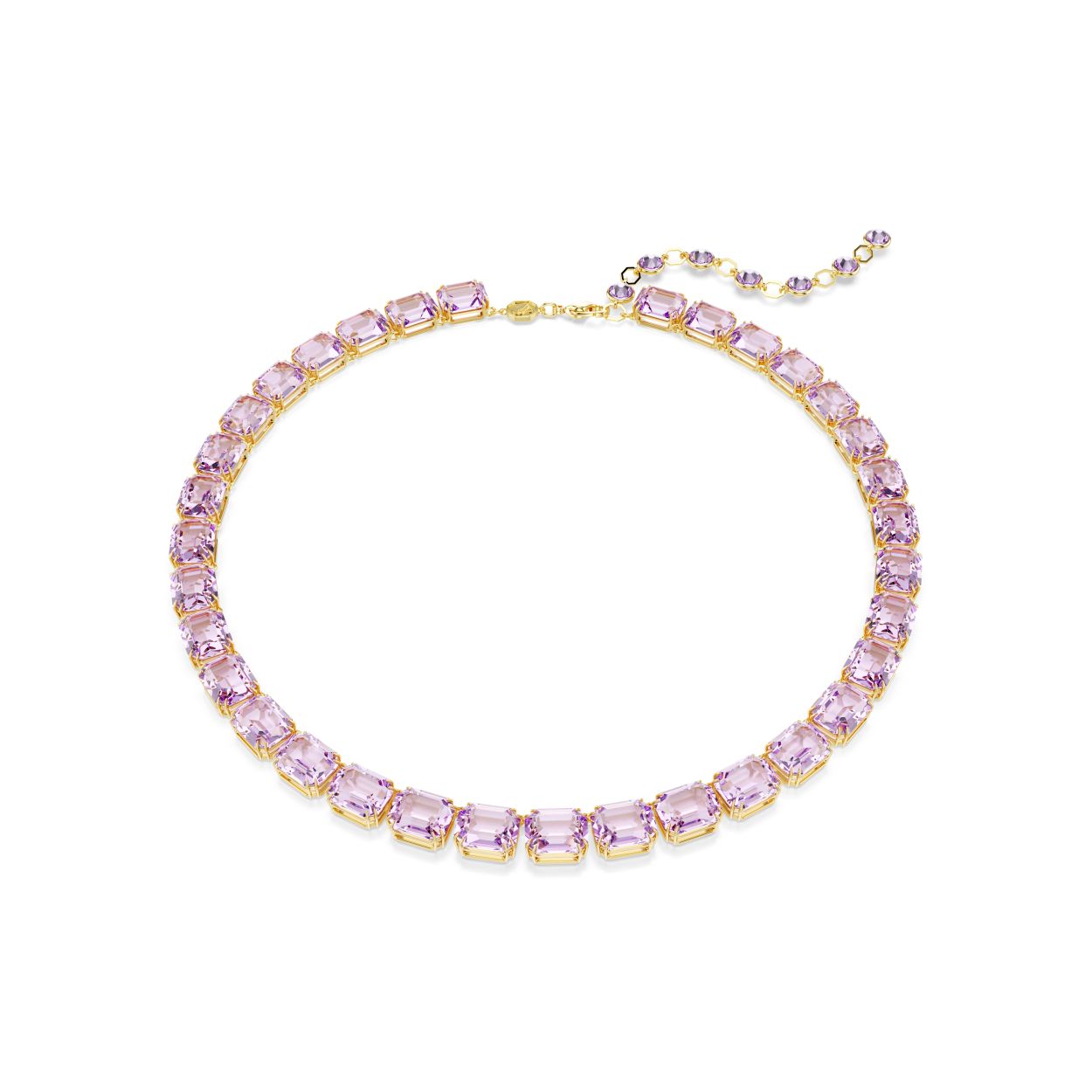 Omarm het plezier in mode met deze vreugdevolle Millenia-ketting. Het all-round ontwerp met goudkleurige toplaag wordt tot leven gebracht met een majestueuze decoratie van kristallen in Octagon-slijpvorm in een paarse tint. Deze fascinerende en expressieve ketting is voor de dagen die levendige kleuren verdienen.