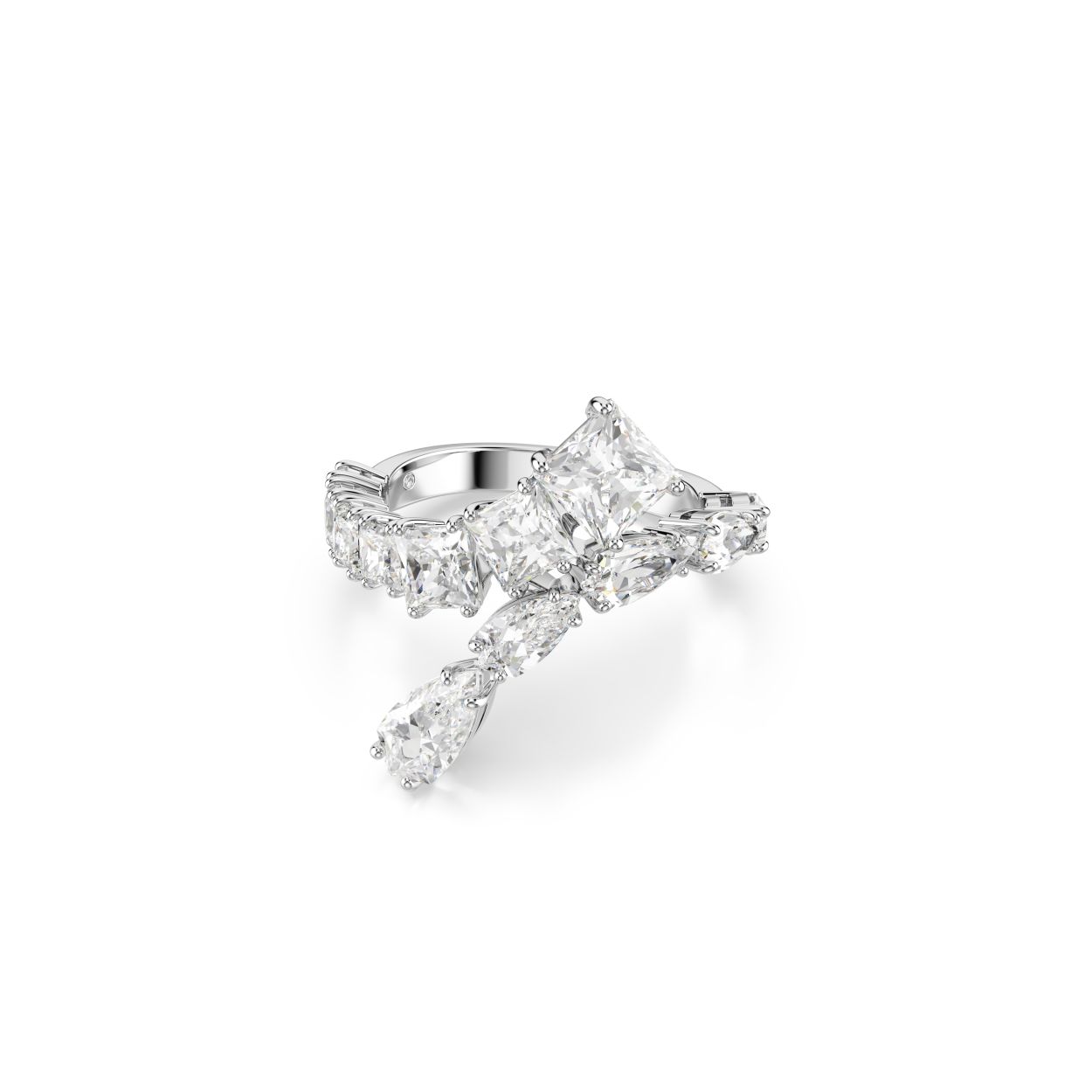 Verfijning schittert in deze prachtige Matrix-ring. Het ontwerp met rhodium toplaag is versierd met een reeks heldere Swarovski Zirkonia in Pear- en Square-slijpvorm en heeft een onverwacht silhouet door het verloop van formaten. Draag de ring in combinatie met een bijpassende Matrix-armband en laat uw innerlijke licht stralen.