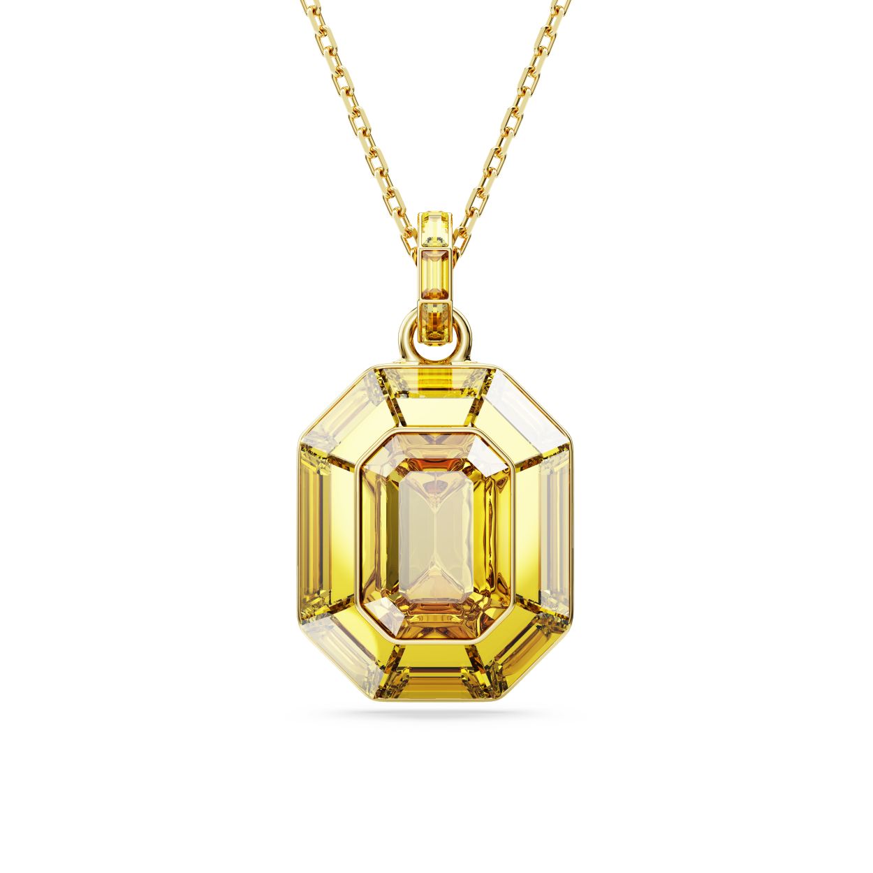 De Lucent-hanger straalt als de zon, waarmee u uw stijl een flinke dosis extra kleur en licht geeft. Het ontwerp bestaat uit een volledig geslepen gele kristal, waarvan de facetten vakkundig zijn geslepen in Swarovski's iconische achthoekige vorm. Deze is bevestigd aan een hanger met kleine gele kristallen in de Baguette-slijpvorm. Deze zeer veelzijdige hanger kan worden gedragen aan een metalen ketting of een delicaat zwarte stoffen koord, met een verstelbaar schuifmechanisme, waardoor u verschillende stylingmogelijkheden heeft. Combineer deze hanger met de bijpassende gele sieraden uit de Lucent-familie of verpak hem als een stralend cadeau.

Artikelnr.: 5708781
Collectie:  Lucent
Lengte (minimum - maximum): 55 - 70 cm
Formaat motief: 4.5 x 2.5 cm
Materiaal:  Kristallen, Goudkleurige toplaag, Katoenen koord
Kleur:  Geel
Type sluiting:  Karabijn