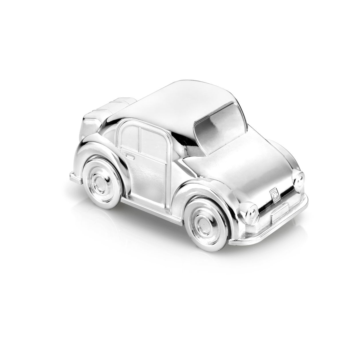 Spaarpot in de vorm van een auto. De spaarpot is in zilver kleur, poetsen is overbodig.  Leuk als geboorte-, doop- of verjaardagscadeau. Gegraveerde artikelen kunnen niet worden geruild. Afmetingen: 67x129x60mm.