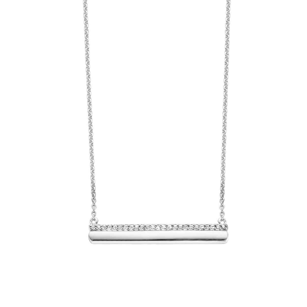 Moments Jewelry  zijn sieraden waar jouw sieradenkist niet zonder kan. De zilveren sieraden zijn gerhodineerd, of verguld in het ros� of geel goud. Wanneer gezet met stenen, is gebruik gemaakt van briljant geslepen zirconia's.