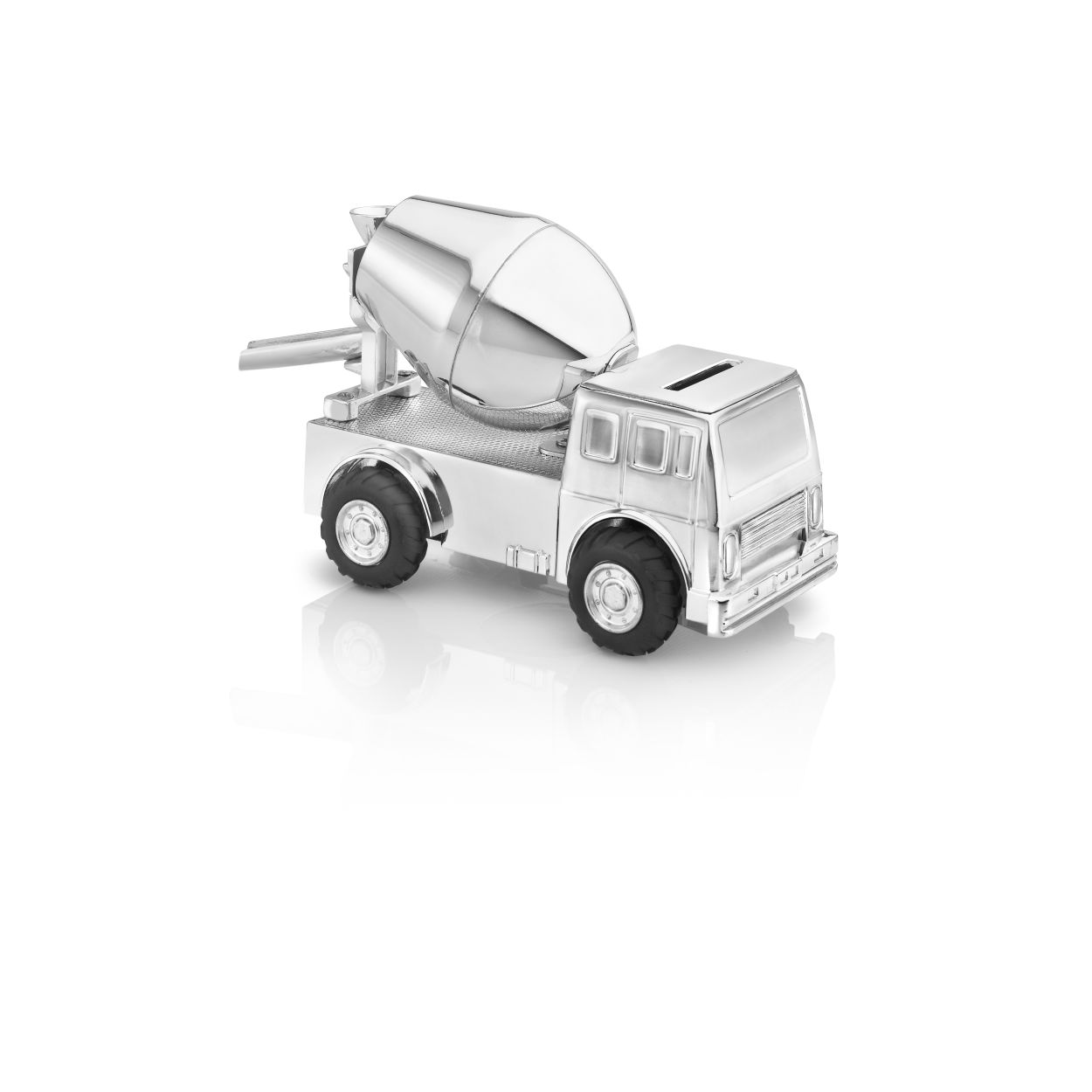 Deze prachtige spaarpot is in de vorm van een cementwagen en is verzilverd gelakt.