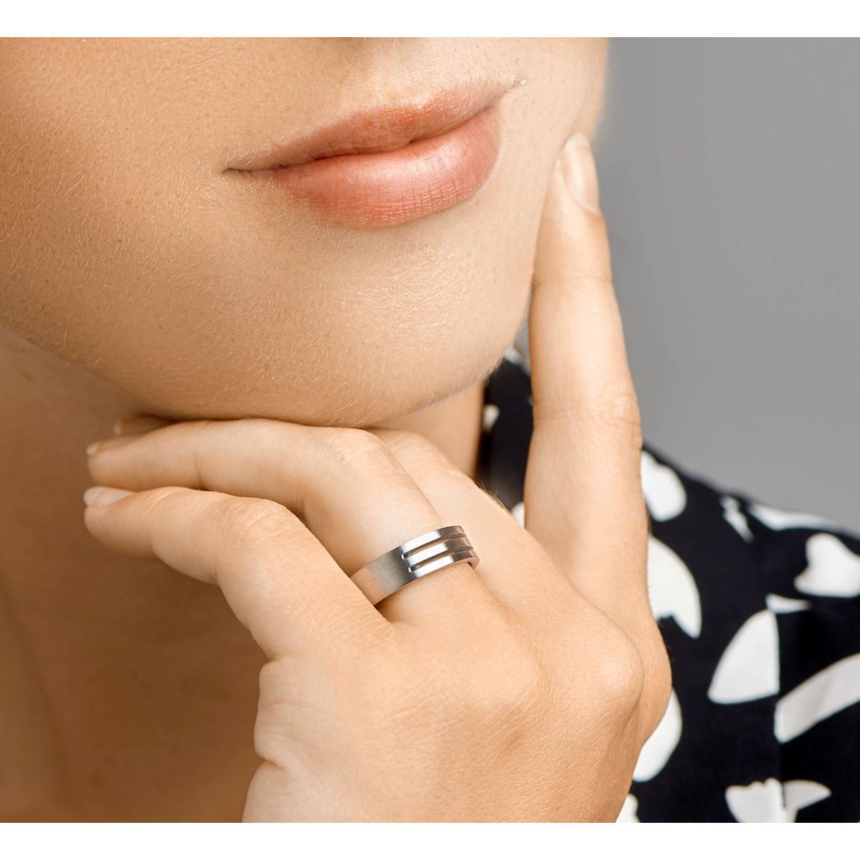 Uniekenummer serie: 33494
Doelgroep: unisex
Ringmaat: 17.00 mm (53)
Breedte: 6



