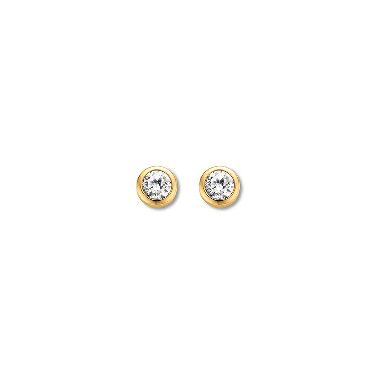 Deze TI SENTO - Milano oorbellen zijn gezet met witte zirkonia's met een doorsnede van 6 mm. Als verfijnd detail zijn de zirkonia's gezet in een gouden gladomzetting. De oorbellen zijn gemaakt van gerhodineerd sterling zilver en afgewerkt met een rhodiumlaag die het sieraad extra glans geeft en voor een langere levensduur zorgt. In de TI SENTO collectie zijn verschillende sieraden uit dezelfde serie beschikbaar waardoor de oorbellen zowel solo als in een set kunnen worden gedragen.