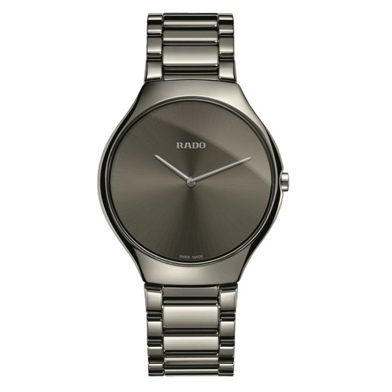 Dit horloge hoort bij de Rado True Thinline serie. Deze horlogelijn bevat de platste keramische horloges. Tel daar het extreem lichte gewicht bij op en je hebt misschien wel het meest comfortabele horloge in de wereld. De R27955122 heeft een quartz uurwerk en een prachtige platinagekleurde wijzerplaat met daarop zeer minimalistische grijze wijzers en geen indexcijfers. De horlogeband is gemaakt van hightech keramiek en is voorzien van titanium vouwsluiting. Het horloge is tot 30 meter waterdicht, waardoor het horloge (spat)waterdicht is. Kortom, deze Thinline is een heerlijk comfortabel en bijzonder horloge voor iedereen die van design om de pols houdt.