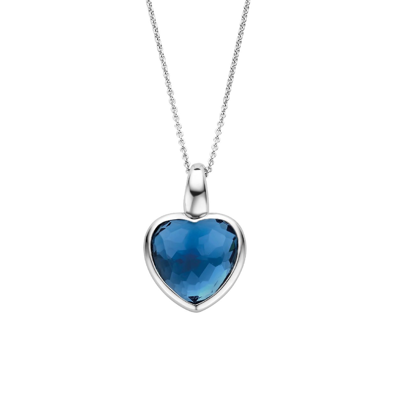 Deze  TI SENTO zilveren hanger 6800DB heeft aan beide zijden een donkerblauwe hartvormige steen. De zetting is gemaakt van zilver en is voorzien van een  laag rhodium om het te beschermen en de glans te behouden. Combineer het met andere hartvormige bedels en creëer je eigen onweerstaanbare combinatie van symbolen. Dit prachtstuk wordt geleverd met een fijne zilveren ketting.