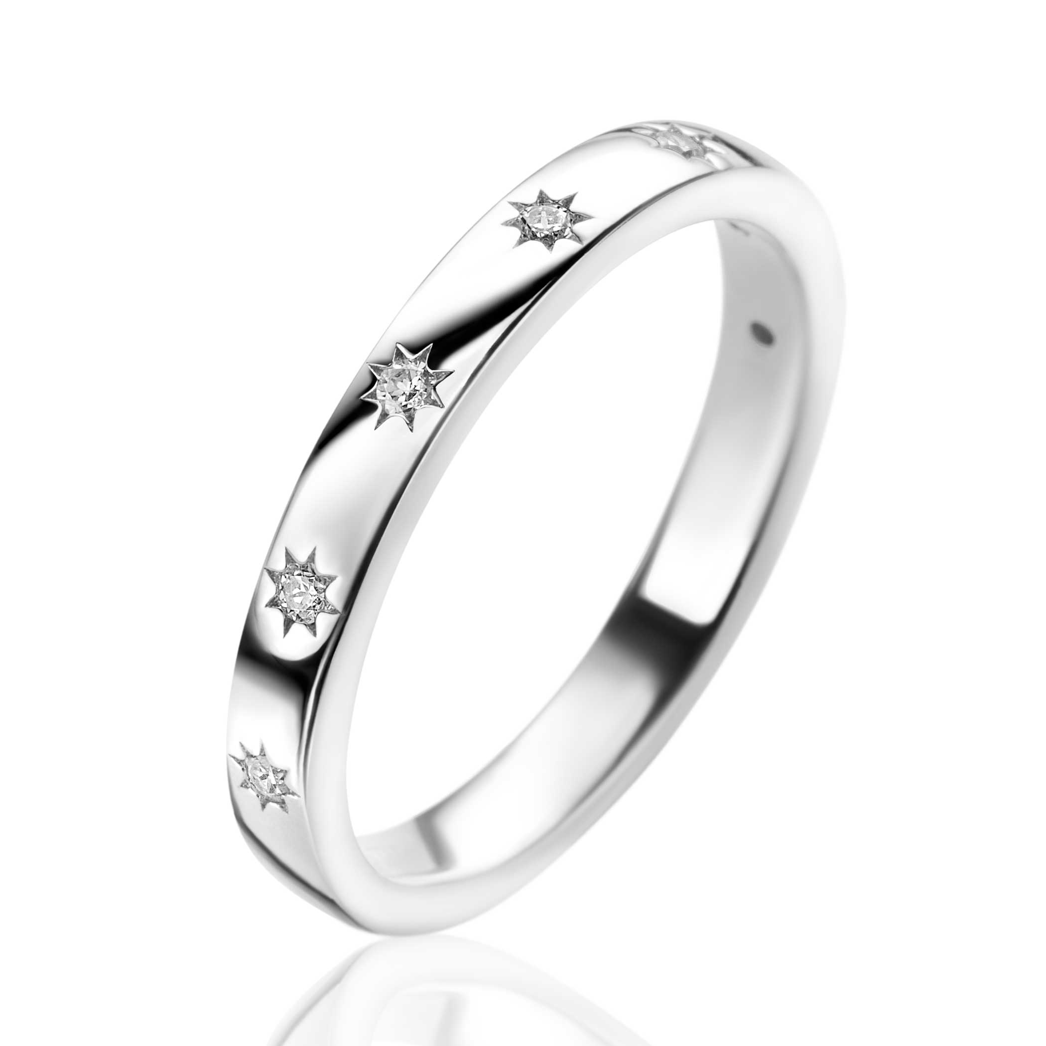 Dit is een ring van het merk Zinzi. De ring is wit van kleur en gemaakt van zilver.