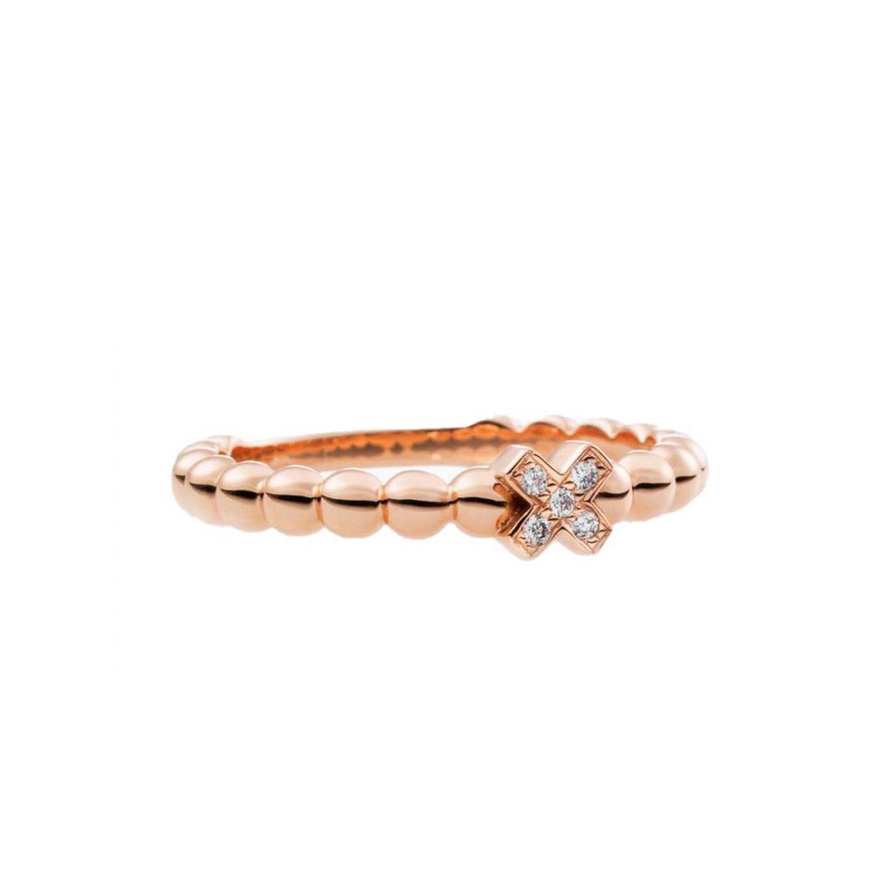 Deze Joy ring van Bron is gemaakt van achttien karaats roségoud en is uitgevoerd met een diamant, een vrolijke toevoeging die warmte en sprankeling geeft zonder te overheersen. Het referentienummer van dit sieraad is 8RR4746BR. 