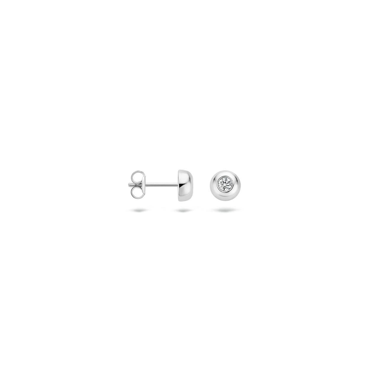 The chance to Blush 
Blush Jewels worden met zorg, liefde en oog voor detail gemaakt van 14 karaat goud. 
Perfect basics... Even tijdloos als trendy zijn deze roségouden Blush oorstekers { 7207WZI }. De gladomzetting die de witte Zirkonia omsluit is gemaakt van 14 karaats witgoud. Deze oorbellen van Blush draag je bij elke gelegenheid en zijn eindeloos te combineren.  Draag je graag meerdere oorsieraden gelijktijdig dan zijn deze witgouden Blush oorknopjes met een doorsnede van 6 milimeter perfect basics die moeiteloos matchen bij je andere favoriete Blush oorbellen. 
Blush Jewels worden geleverd in een Blush cadeauverpakking.	
From the heart