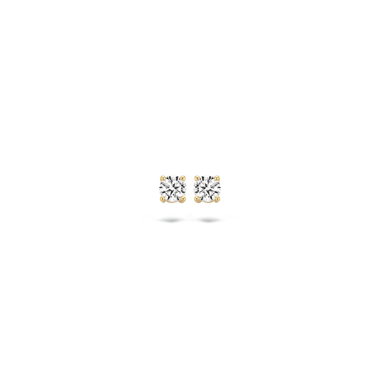 De witte zirkonia’s met een doorsnede van 4,5 mm in 14k witgouden chatonzetting geven een mooie sprankeling aan deze tijdloze oorknoppen. De subtiele knopjes gaan heel goed samen met andere (oor)sieraden uit onze collectie.