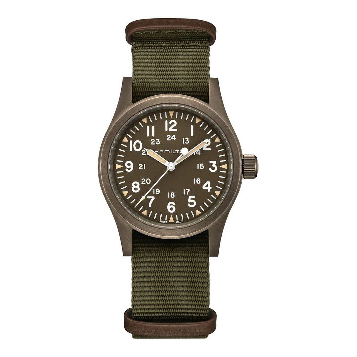 Khaki Field M38 PVDBW H69449961 De Khaki Field Mechanical is een getrouwe reproductie van zijn originele voorganger uit de jaren &lsquo;60 en blijft trouw aan het militaire erfgoed van Hamilton. Houd de tijd bij met ons exclusief ontwikkelde handmatig opwindbaar H-50-uurwerk met 80 uur gangreserve. Dit model hier, ge&iuml;nspireerd door het leger en gemaakt om lang mee te gaan, is het originele soldatenhorloge.