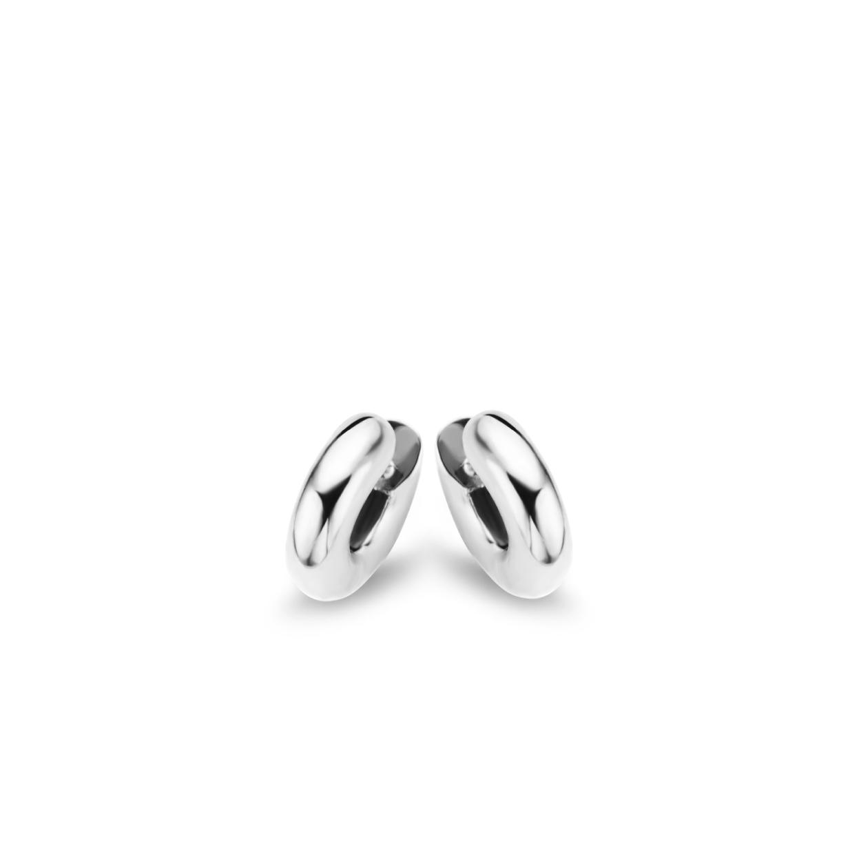 Moments Jewelry  zijn sieraden waar jouw sieradenkist niet zonder kan. De zilveren sieraden zijn gerhodineerd, of verguld in het ros� of geel goud. Wanneer gezet met stenen, is gebruik gemaakt van briljant geslepen zirconia's.
