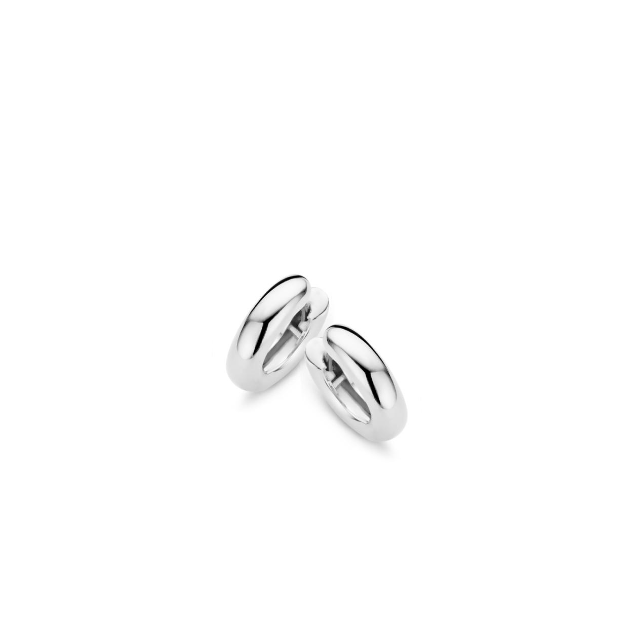 Moments Jewelry  zijn sieraden waar jouw sieradenkist niet zonder kan. De zilveren sieraden zijn gerhodineerd, of verguld in het ros� of geel goud. Wanneer gezet met stenen, is gebruik gemaakt van briljant geslepen zirconia's.