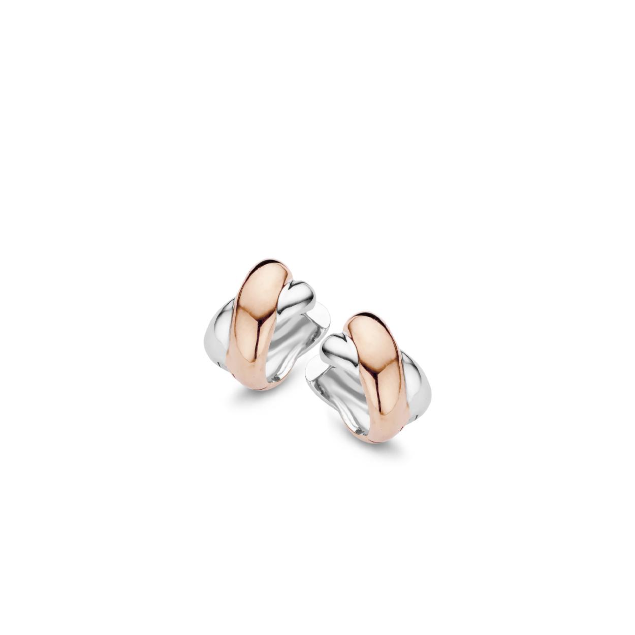 Moments Jewelry  zijn sieraden waar jouw sieradenkist niet zonder kan. De zilveren sieraden zijn gerhodineerd, of verguld in het ros� of geel goud. Wanneer gezet met stenen, is gebruik gemaakt van briljant geslepen zirconia's.