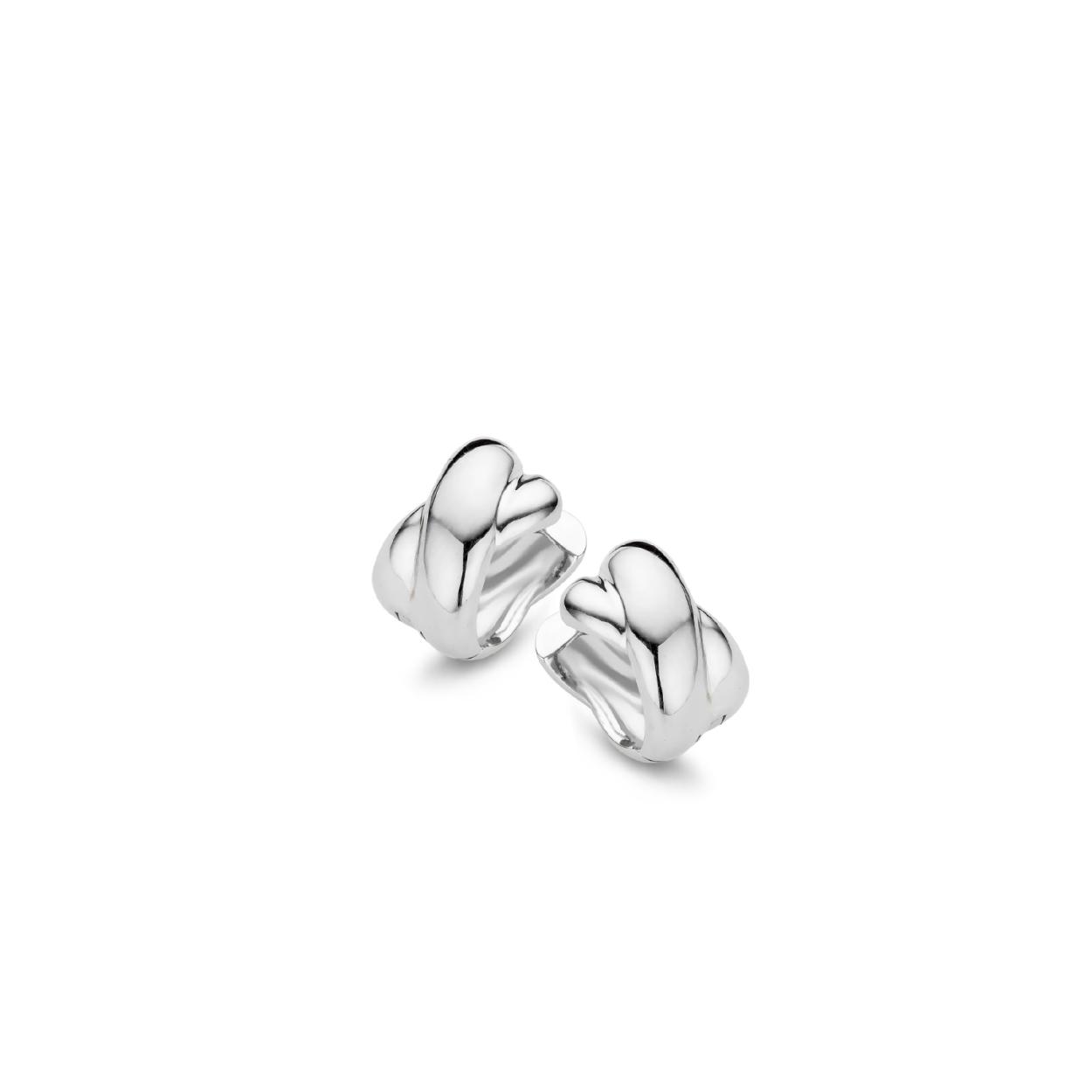 Moments Jewelry  zijn sieraden waar jouw sieradenkist niet zonder kan. De zilveren sieraden zijn gerhodineerd, of verguld in het ros� of geel goud. Wanneer gezet met stenen, is gebruik gemaakt van briljant geslepen zirconia's.