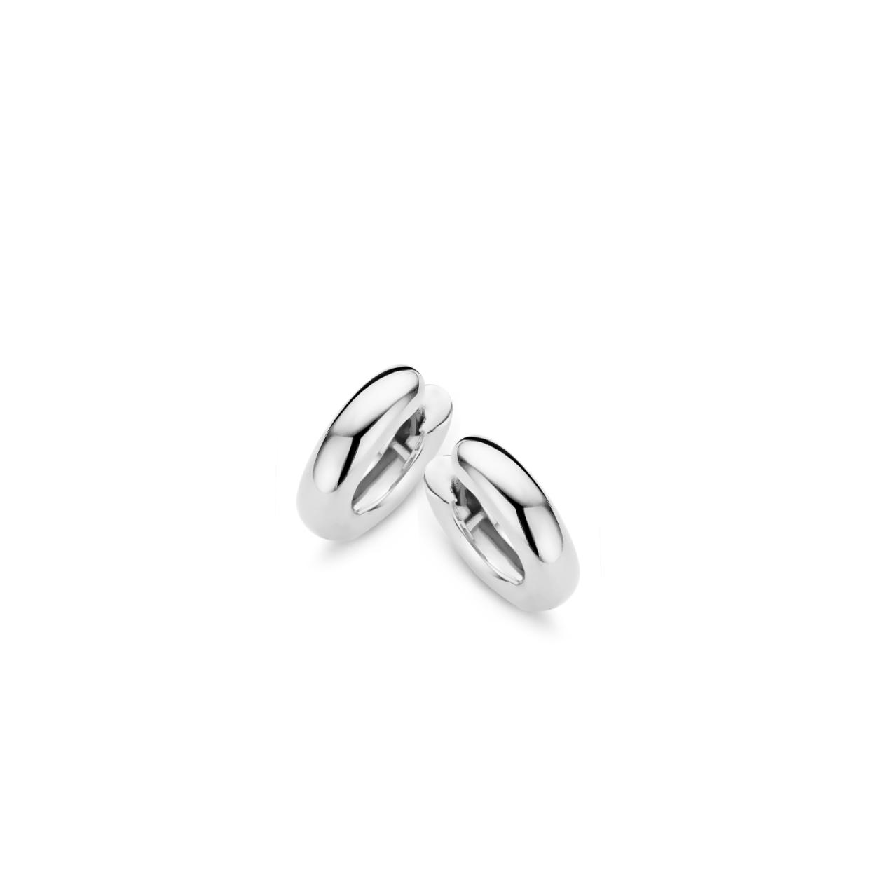 Moments Jewelry  zijn sieraden waar jouw sieradenkist niet zonder kan. De zilveren sieraden zijn gerhodineerd, of verguld in het ros� of geel goud. Wanneer gezet met stenen, is gebruik gemaakt van briljant geslepen zirconia's.