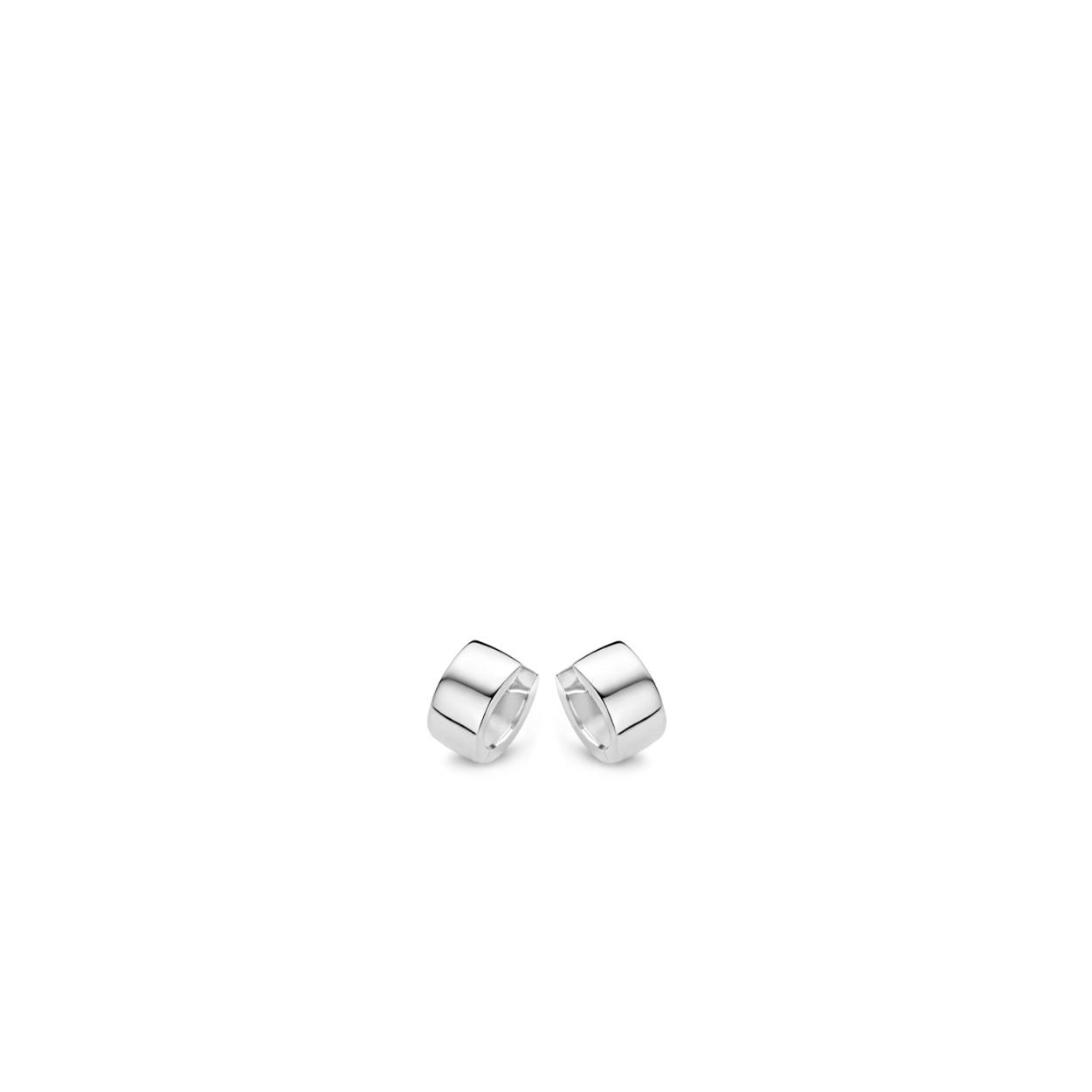Moments Jewelry  zijn sieraden waar jouw sieradenkist niet zonder kan. De zilveren sieraden zijn gerhodineerd, of verguld in het ros� of geel goud. Wanneer gezet met stenen, is gebruik gemaakt van briljant geslepen zirconia's.