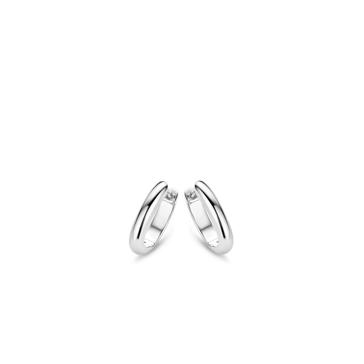 Moments Jewelry  zijn sieraden waar jouw sieradenkist niet zonder kan. De zilveren sieraden zijn gerhodineerd, of verguld in het ros� of geel goud. Wanneer gezet met stenen, is gebruik gemaakt van briljant geslepen zirconia's.