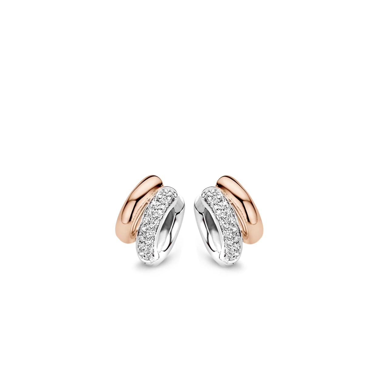 Moments Jewelry  zijn sieraden waar jouw sieradenkist niet zonder kan. De zilveren sieraden zijn gerhodineerd, of verguld in het ros� of geel goud. Wanneer gezet met stenen, is gebruik gemaakt van briljant geslepen zirconia's.