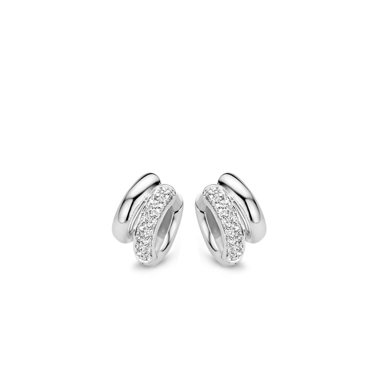 Moments Jewelry  zijn sieraden waar jouw sieradenkist niet zonder kan. De zilveren sieraden zijn gerhodineerd, of verguld in het ros� of geel goud. Wanneer gezet met stenen, is gebruik gemaakt van briljant geslepen zirconia's.