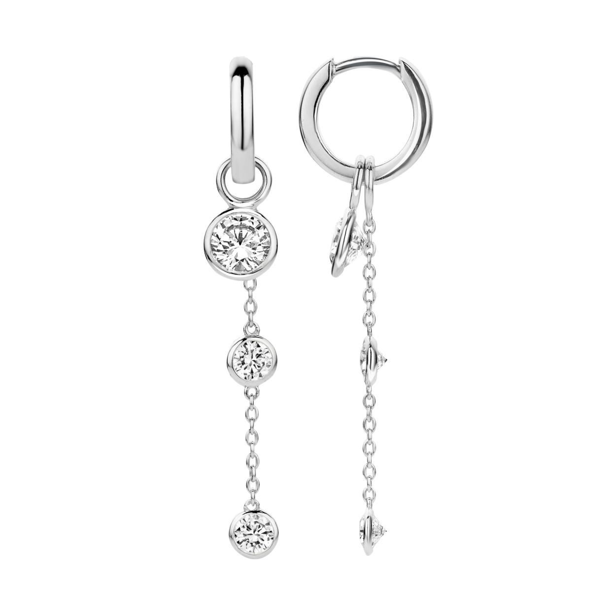 Moments Oorsieraden. Moments Jewelry  zijn sieraden waar jouw sieradenkist niet zonder kan. De zilveren sieraden zijn gerhodineerd, of verguld in het ros� of geel goud. Wanneer gezet met stenen, is gebruik gemaakt van briljant geslepen zirconia's.