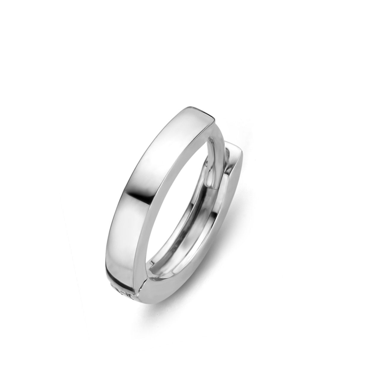 Deze prachtige Moments zilveren oorringen zijn gemaakt van hoogwaardig zilver en voorzien van een klassiek ontwerp. De oorringen zijn perfect voor dagelijks gebruik of voor speciale gelegenheden. Draag ze solo voor een subtiele look of combineer ze met andere oorsieraden voor een opvallende stijl. Met deze tijdloze oorringen creëer je moeiteloos een elegante uitstraling.