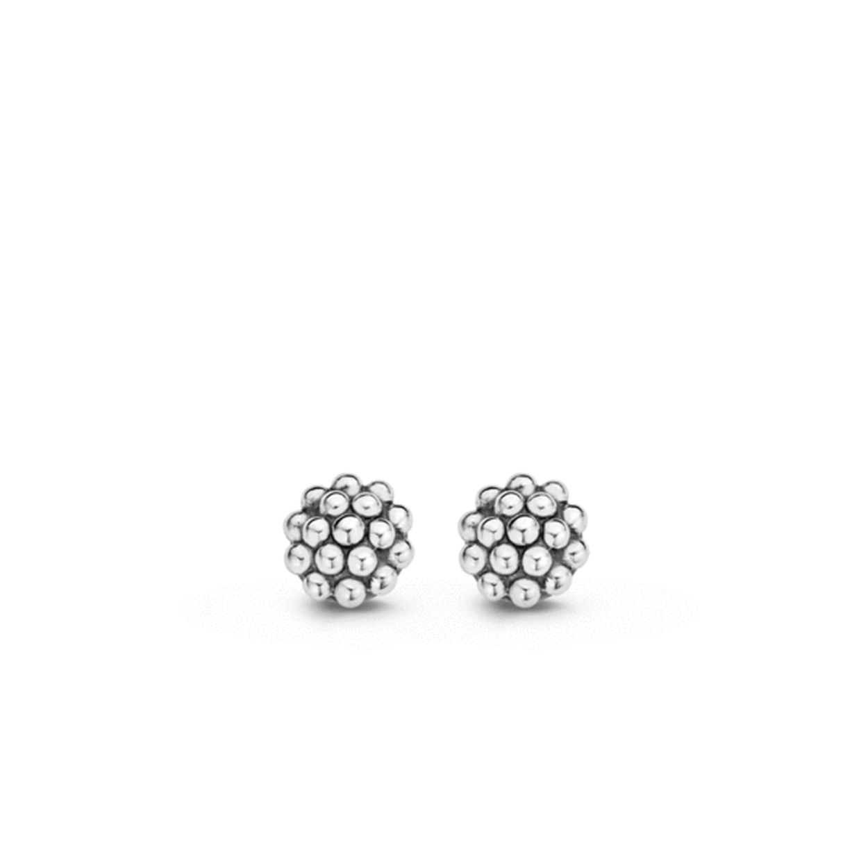 Deze TI SENTO - Milano oorbellen zijn gemaakt van gerhodineerd sterling zilver en gezet met 'bubbels' die de oorbellen breedte geven. De zwarte oxidatie tussen de gepolijste bubbels benadrukt de mooie structuur. De oorbellen kunnen zowel solo worden gedragen als worden gecombineerd met andere sieraden volgens het TI SENTO Mix & Match concept.