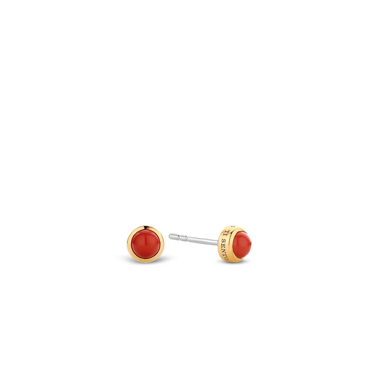 Deze TI SENTO - Milano Oorbellen 7597CR zijn gemaakt van Zilver met een geelgouden plating. De kleurstelling van deze oorbellen zijn Koraal rood. Alle TI SENTO - Milano producten worden geleverd in een luxe geschenkverpakking.