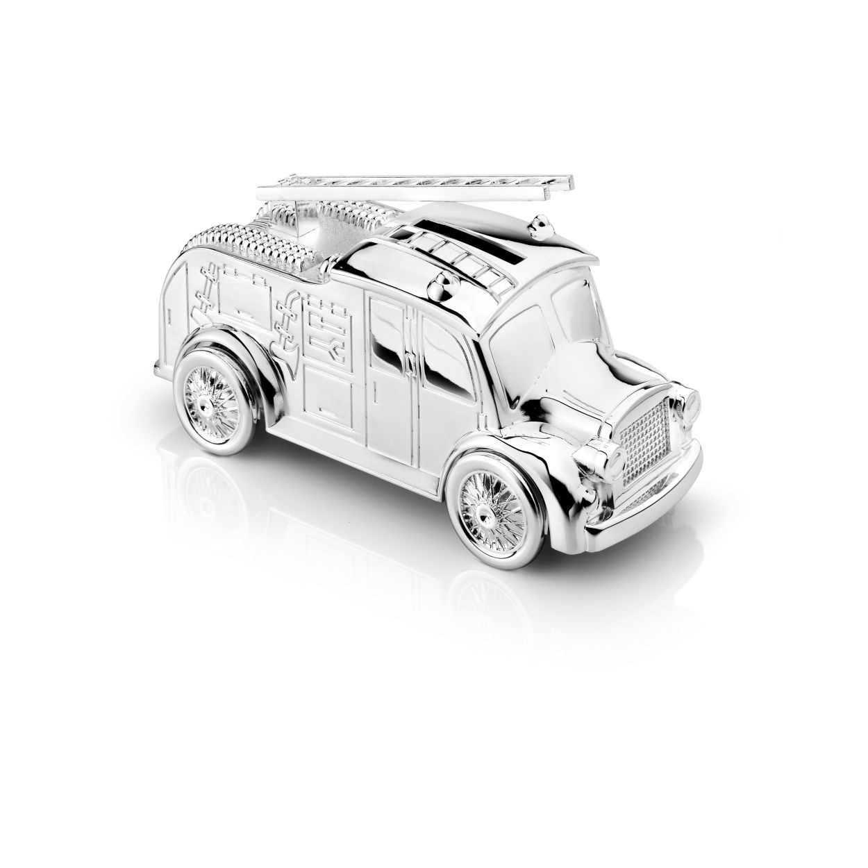 Spaarpot in de vorm van een brandweerwagen. De spaarpot is verzilverd en gelakt, waardoor poetsen overbodig is. De spaarpot kan gegraveerd worden, wat het een persoonlijk (geboorte)cadeau maakt. 68x150x75mm