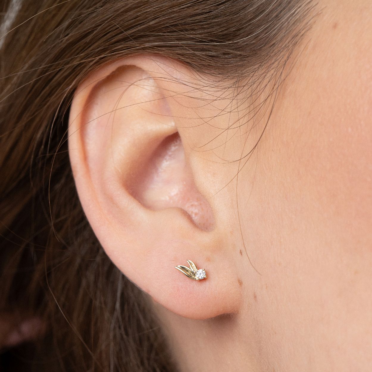 Gisser Jewels 14 karaat geel gouden oorstekers met zirkonia 
VGE040
