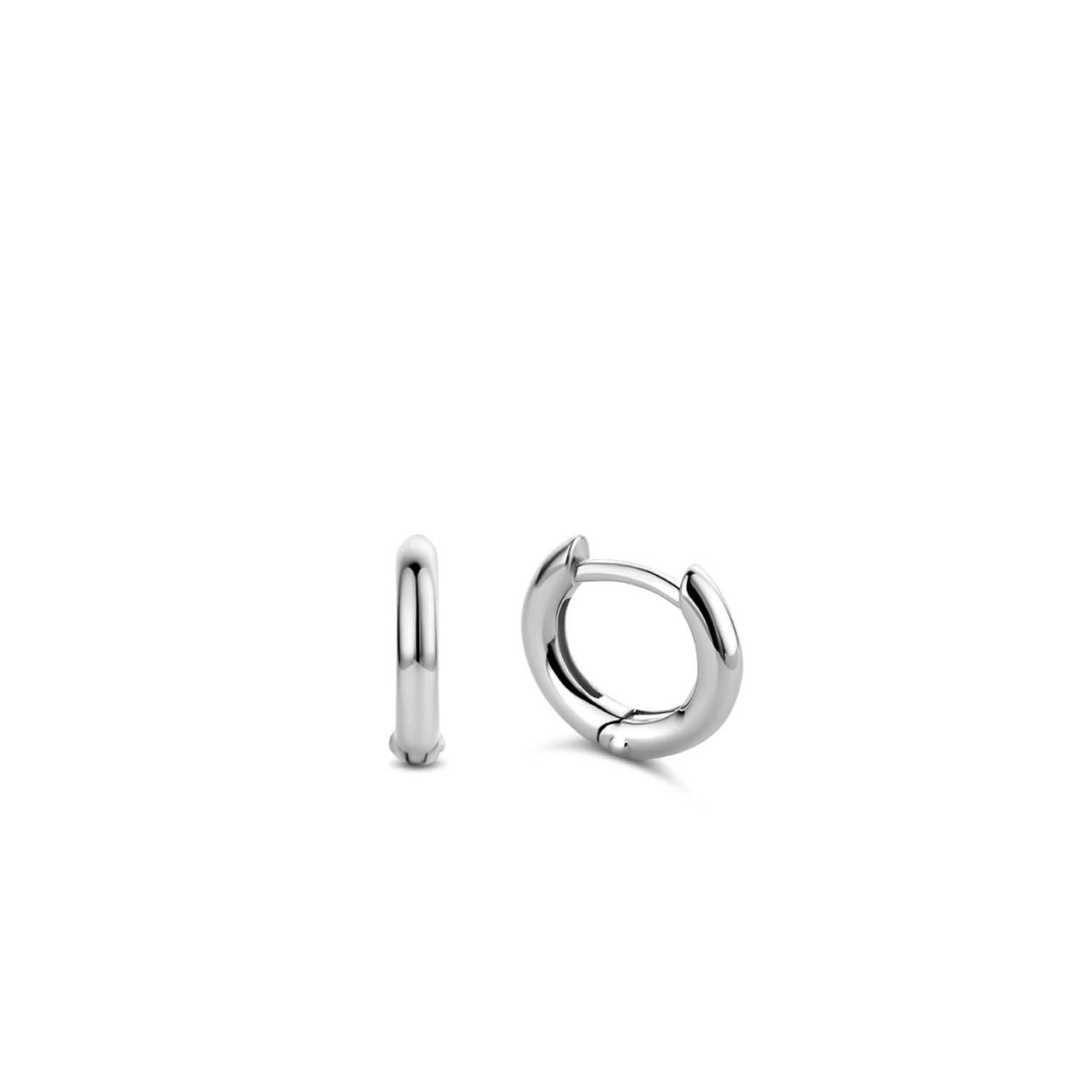Deze TI SENTO - Milano Oorbellen 7811SI zijn gemaakt van Zilver . De kleurstelling van deze oorbellen zijn Zilver. Alle TI SENTO - Milano producten worden geleverd in een luxe geschenkverpakking.