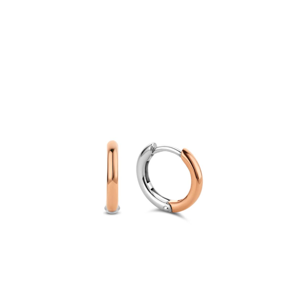 Deze TI SENTO - Milano Oorbellen 7812SR zijn gemaakt van Zilver met een roségouden plating. De kleurstelling van deze oorbellen zijn Zilver rosé verguld. Alle TI SENTO - Milano producten worden geleverd in een luxe geschenkverpakking.