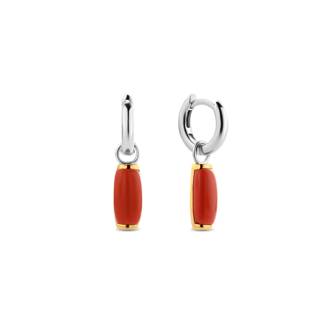 Deze TI SENTO - Milano Oorbellen 7813CR zijn gemaakt van Zilver met een geelgouden plating. De kleurstelling van deze oorbellen zijn Koraal rood. Alle TI SENTO - Milano producten worden geleverd in een luxe geschenkverpakking.