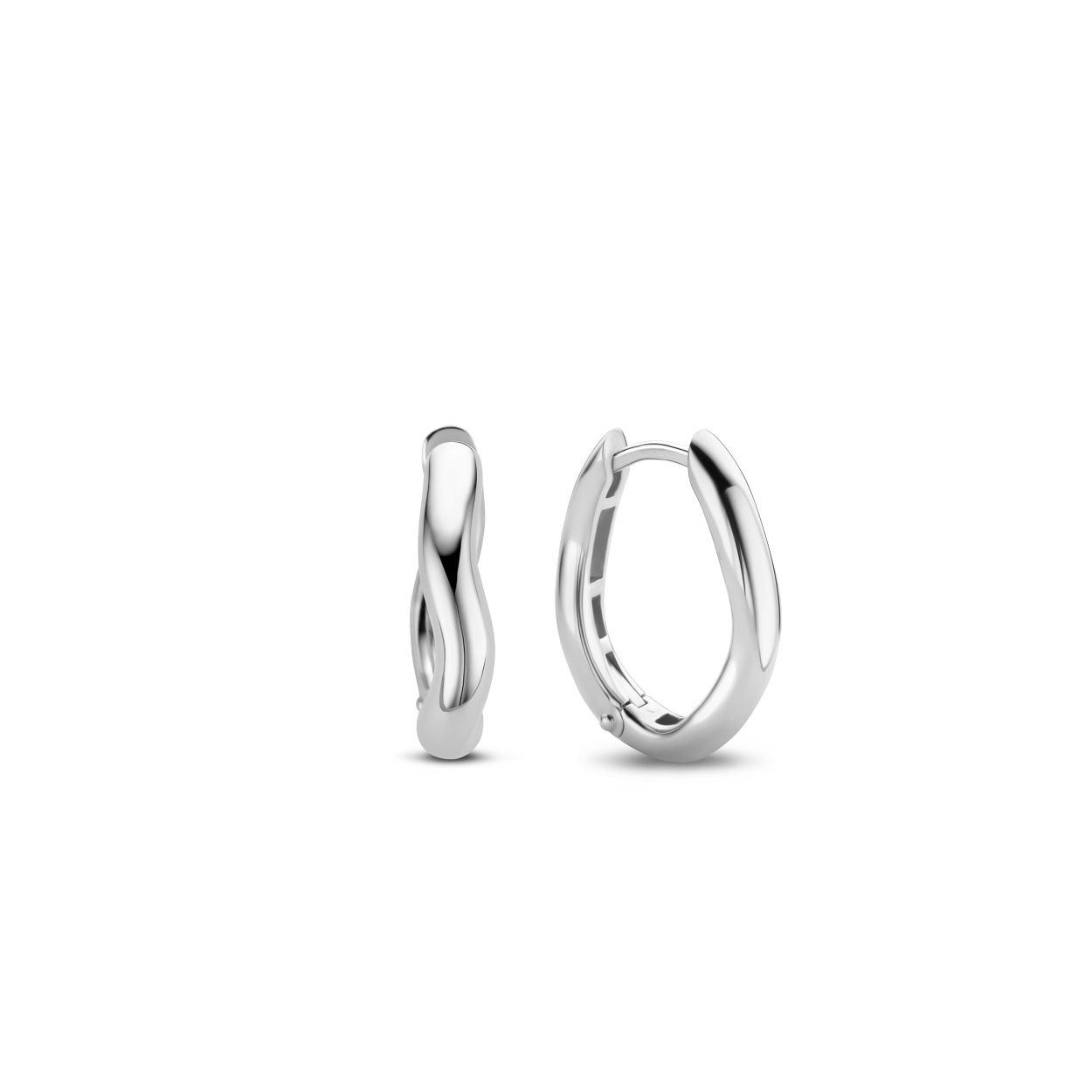 Deze TI SENTO - Milano Oorbellen 7882SI zijn gemaakt van Zilver . De kleurstelling van deze oorbellen zijn Zilver. Alle TI SENTO - Milano producten worden geleverd in een luxe geschenkverpakking.