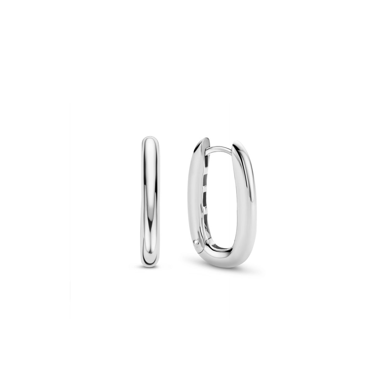 Deze TI SENTO zilveren hoepeloorbellen 7901SI hebben een smalle ovale vorm. De hoepeloorbellen zijn vervaardigd uit 925 sterling zilver en gecoat met een stevige laag platinum om het materiaal te beschermen en de glans te behouden. Met deze modieuze klassiekers heb je de perfecte basis voor een stijlvolle ear-party.