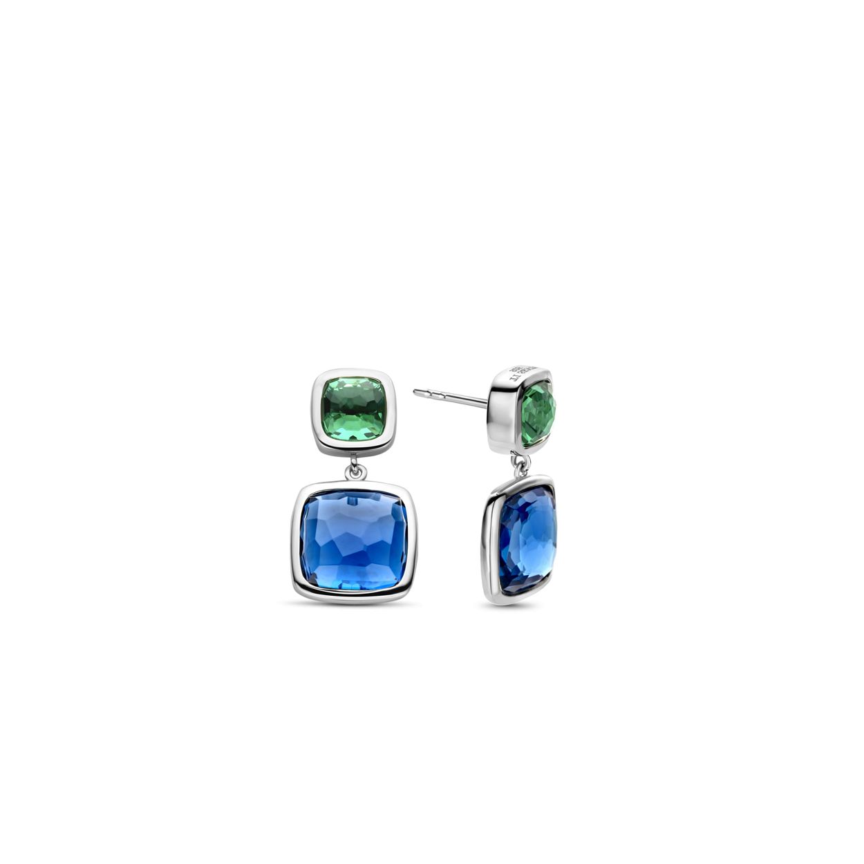 Deze TI SENTO - Milano Oorbellen 7908DB zijn gemaakt van Zilver platina verguld. De kleurstelling van deze oorbellen zijn Blauw. Alle TI SENTO - Milano producten worden geleverd in een luxe geschenkverpakking.