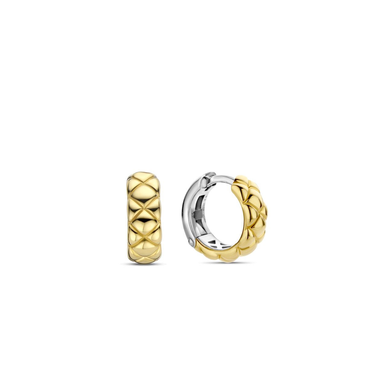 Deze TI SENTO - Milano Oorbellen 7911SY zijn gemaakt van Zilver gold plated. De kleurstelling van deze oorbellen zijn Zilver geel verguld. Alle TI SENTO - Milano producten worden geleverd in een luxe geschenkverpakking.