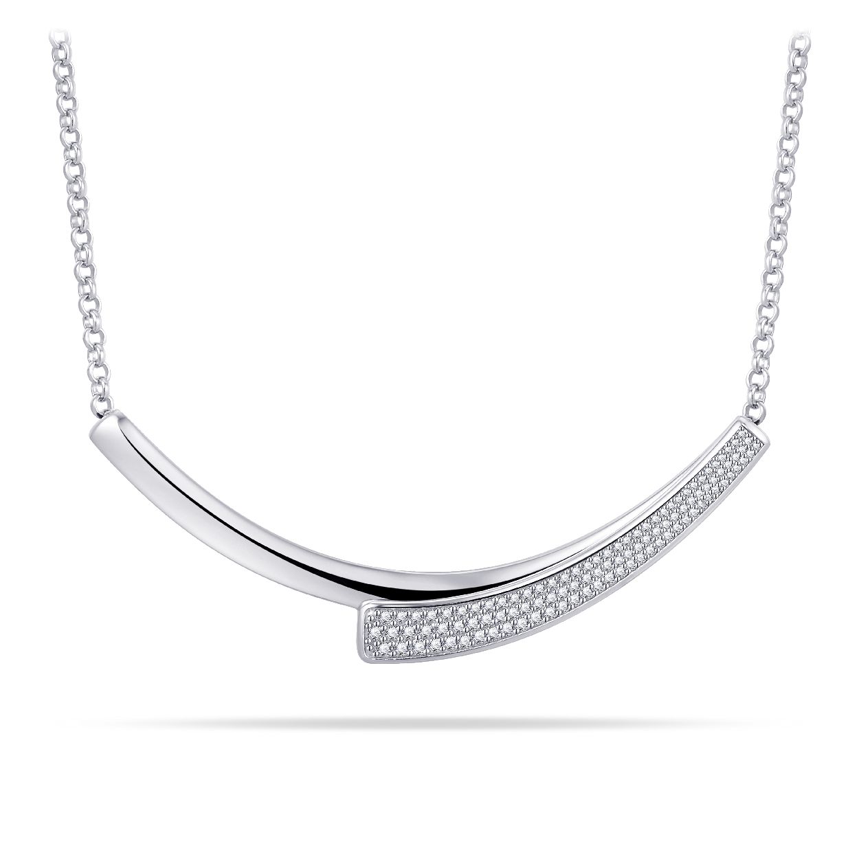 Zilveren collier jasseron schakel met fantasie hanger gedeeltelijk bezet met diamant geslepen zirkonia's in pavezetting.  Het collier is te dragen vanaf een lengte van 42 cm, maar gemakkelijk te verstellen tot 47 cm. 

Leuk om te combineren met de bijpassende 
ring R028, R034, R448 en/of
armband SB02 en/of
oorringen KC1021.