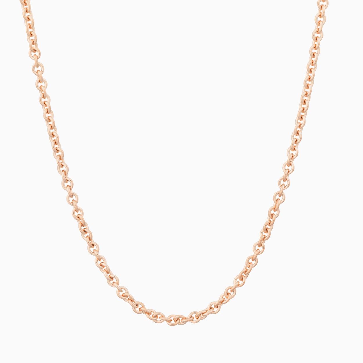 Dit Lux collier van Bron is vervaardigd uit achttien karaats roségoud en heeft een tijdloos ontwerp van ronde schakels. Het collier is veelzijdig en kan zowel solo gedragen worden voor een subtiele uitstraling als gecombineerd met diverse hangers voor een persoonlijke touch. Het referentienummer van dit sieraad is 7CRRA4045.