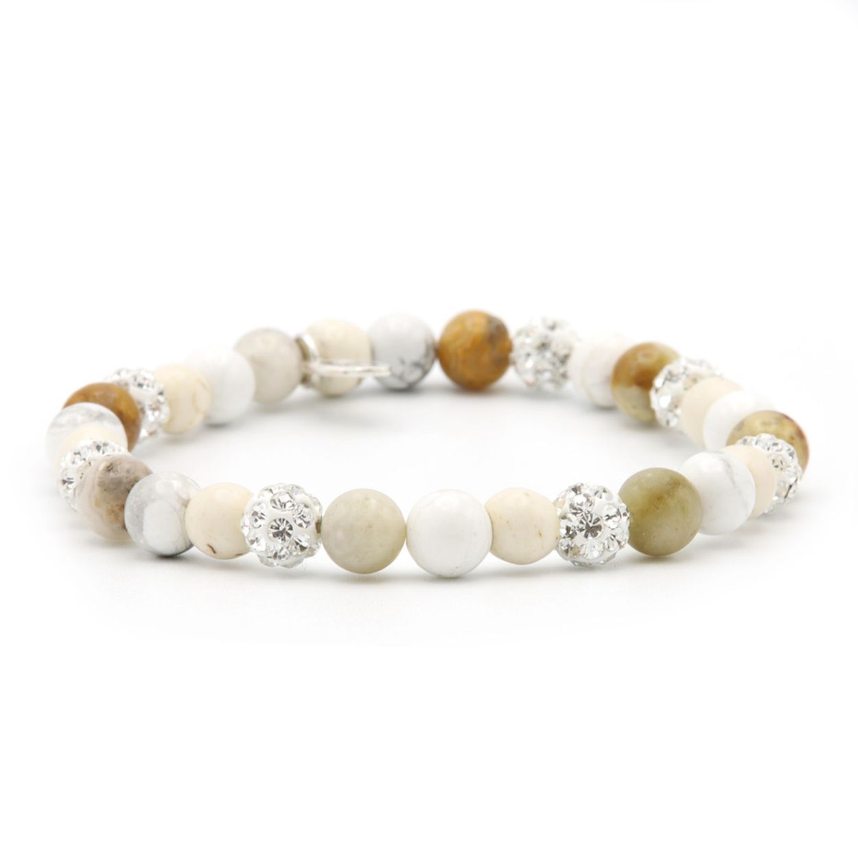 De Karma Armband Spiral Vanilla Ice Cream XS, is een elegante, elastische armband versierd met witte kristallen. Draag deze verfijnde armband solo voor een subtiele look of combineer met andere sieraden voor extra flair. Perfect voor elke gelegenheid.