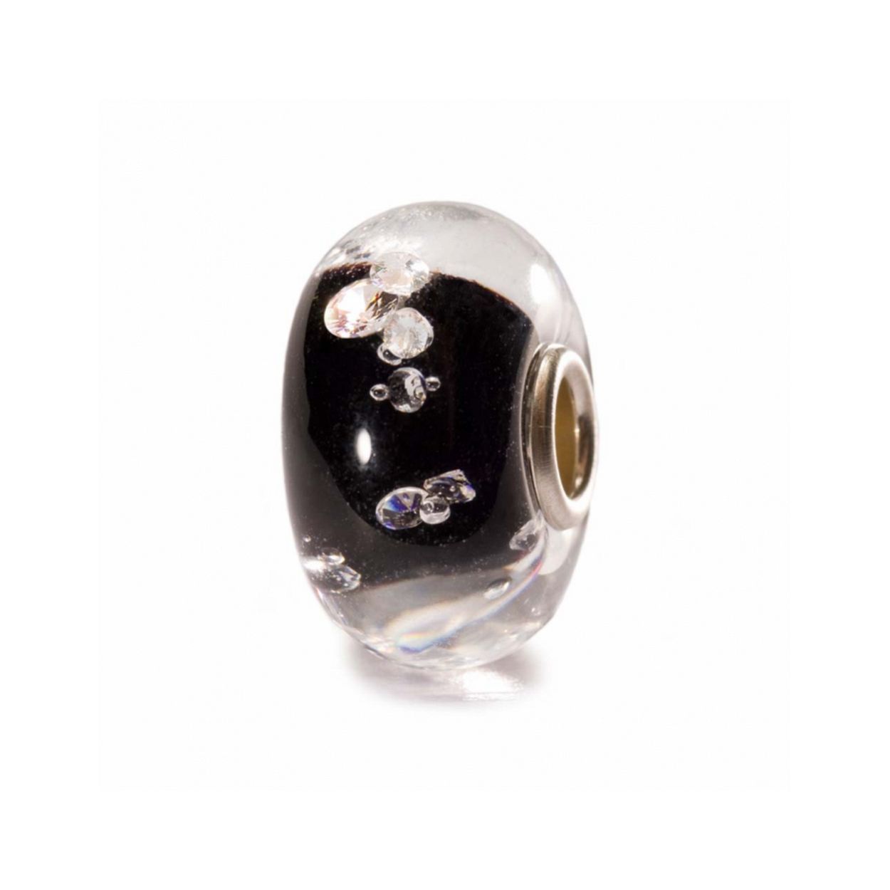 Diamond-like zwart: 'Diamonds are a girl's best friend' zong Marilyn Monroe in de film 'Gentlemen Prefer Blondes' uit 1953. Diamanten hebben ons inderdaad altijd al gefascineerd en deze kraal is ingelegd met 13 zirkonia's. Deze kraal bestaat uit zwart glas met een zilveren kern.