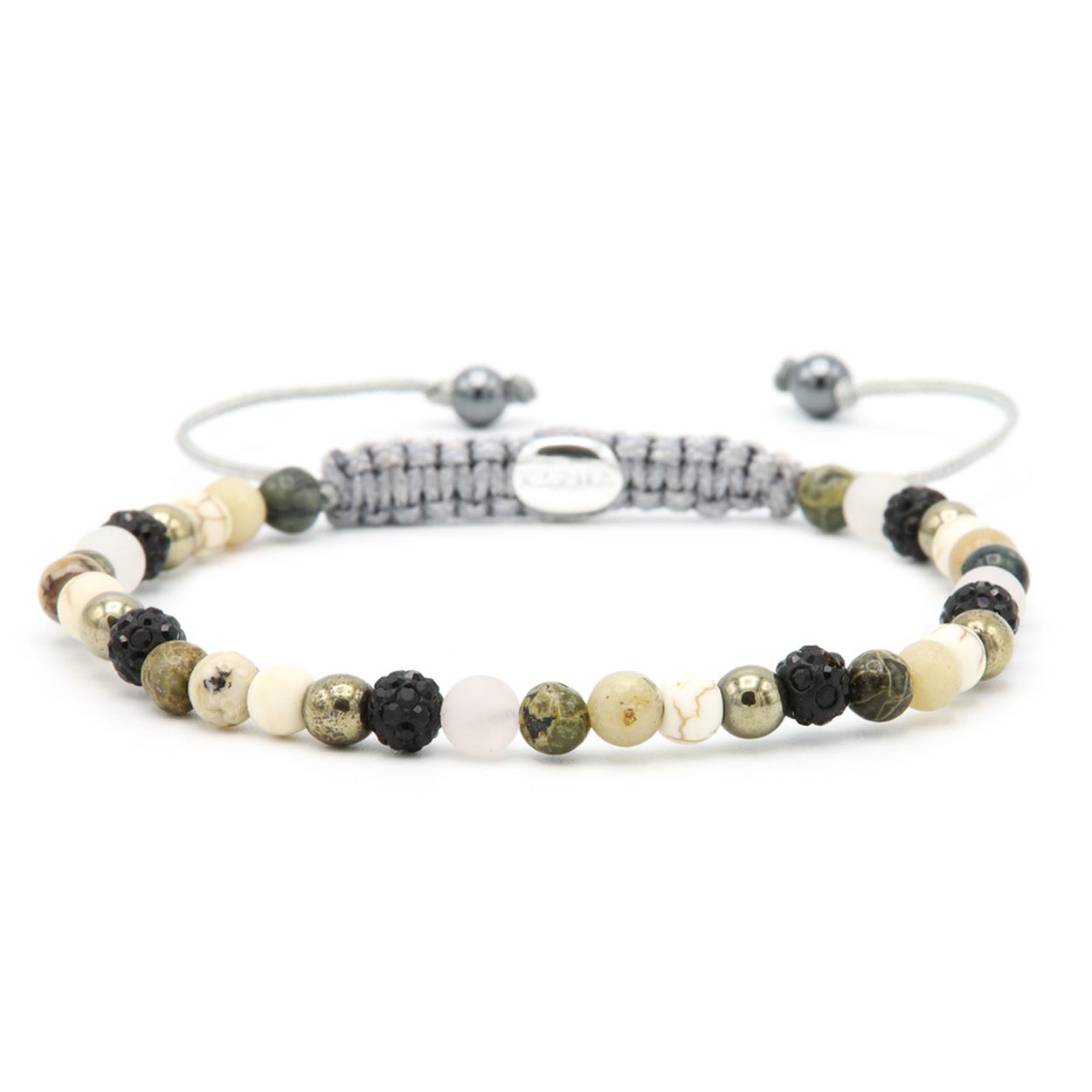 De Karma armband in de Spiral Creamy Black xxs uitvoering is voorzien van zwarte kristallen. Deze armband is perfect te combineren met elke outfit en voegt een vleugje elegantie toe aan je look. Draag deze armband alleen of samen met andere armbanden voor een trendy layered effect. De armband sluit met een handige magneetsluiting en is verstelbaar voor een perfecte pasvorm.