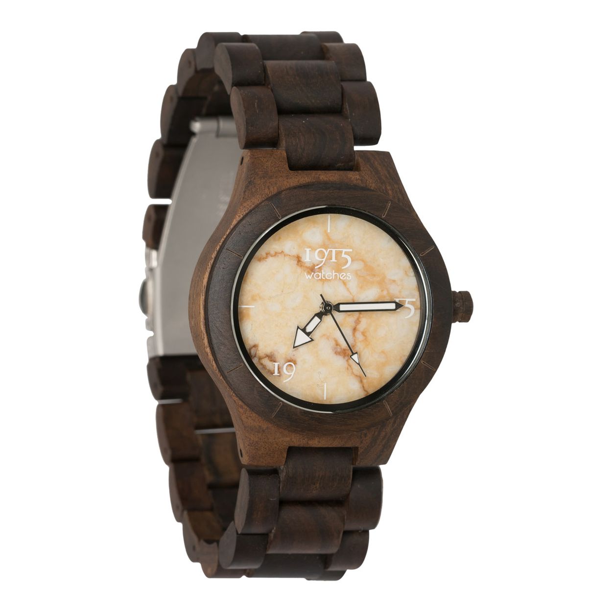 Het merk 1915 watches is opgericht door de Bollenstreek broers Johnny & Robert Spies.?Zij vonden dat horloges anders konden. En besloten aan de keukentafel duurzame horloges te ontwerpen van unieke materialen en met opvallende minimalistische wijzerplaten.
De 1915 watch lady elegance rusty stone is een elegant en chique horloge. Gemaakt van een unieke materiaal combinatie.?Het horloge is gemaakt van Sandelhout.?Sandelhout heef van nature een donkere kleur. Voor de kleur van dit horloge is dus geen verf, lak of beits gebruikt. Maar is puur natuur.?In combinatie met het dunne laagje echt natuursteen op de wijzerplaat is het een prachtig stukje natuurlijke elegantie.
De diameter van de horlogekast is 38mm. De breedte van de horlogeband is 21mm. De band kan ingekort worden door er schakels uit te halen. Hiervoor kunnen er bij een deel van de schakels metalen pinnetjes uit gedrukt worden.