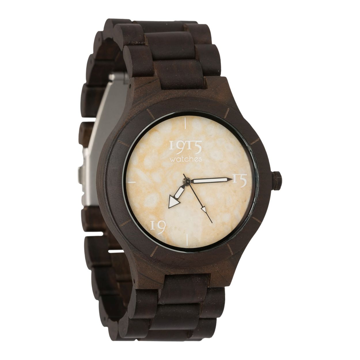 1915 watch men elegance rusty stone 
Artikelnummer EC02

De 1915 watch men elegance rusty stone is een elegant en chique heren horloge. Gemaakt van een unieke materiaal combinatie. Het horloge is gemaakt van Sandelhout. Sandelhout heef van nature een donkere kleur. Voor de kleur van dit horloge is dus geen verf, lak of beits gebruikt. Maar is puur natuur. In combinatie met het dunne laagje echt natuursteen op de wijzerplaat is het een prachtig stukje natuurlijke elegantie.

De diameter van de horlogekast is 46mm. De breedte van de horlogeband is 25mm. De band kan ingekort worden door er schakels uit te halen. Hiervoor kunnen er bij een deel van de schakels metalen pinnetjes uit gedrukt worden.