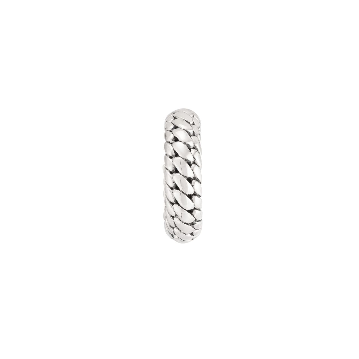 De Ben Small oorbellen zijn prachtige zilveren oorbellen gebaseerd op de bekende Ben schakel. De Ben schakel wordt terecht gezien als een van de iconen van Buddha to Buddha. Maak gedurfde combinaties met andere sterling zilveren sieraden uit de Ben-collectie!