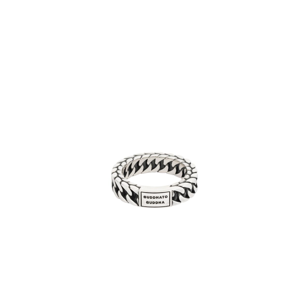 Buddha to Buddha 611 Maat 18 - Esther Small Ring
De Esther familie is een van de bekendste schakels uit de Heritage collectie. De Esther Small Ring is een werkelijk prachtige ring met geoxideerde schakels. Hierdoor is de binnenkant van de schakel donker. De stoere gevlochten schakel maakt deze sterling zilveren ring tot een echte must have! Creëer een vlotte en stoere look met deze tijdloze en handgemaakte ring. De Esther Small Ring is smaller dan de Esther Ring.