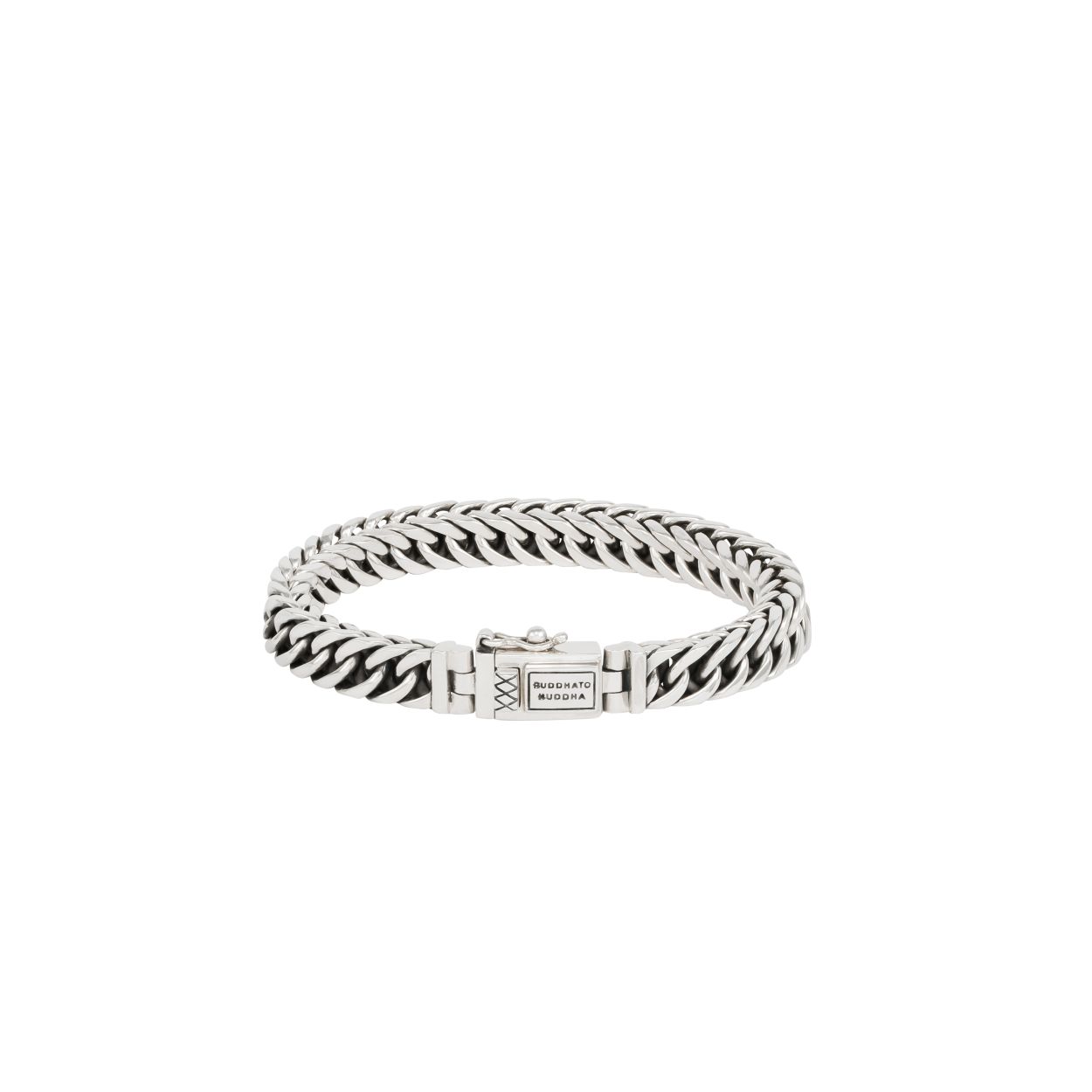 J157 E - Esther XS Armband Zilver

De Esther XS armband is een van de bekendste armbanden uit de Heritage collectie op basis van de Esther schakel. De stoere gevlochten schakel maakt deze sterling zilveren armband tot een echte must have! De schakels zijn geoxideerd waardoor de binnenkant van de schakel donker is. Creëer een vlotte en stoere look met deze tijdloze en handgemaakte armband. De Esther XS is smaller dan de Esther Small en de Esther Big.

Eigenschappen
Maat	E
Collectie	Edwin
Lengte cm	19
Slot	Bakslot met 8 sluiting
Materiaal	Gerecycled 925 sterling zilver
Breedte mm	8
Geslacht	Unisex