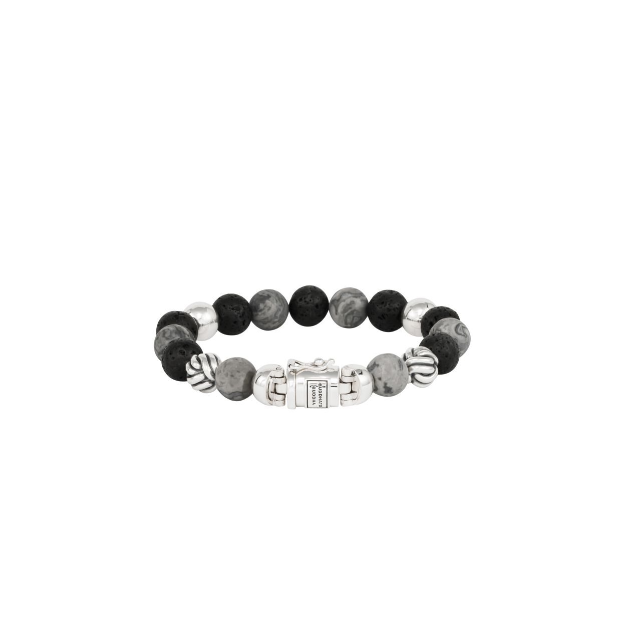 De Spirit Bead Mix grijze Picasso Jaspis-armband is gebaseerd op bidkralen en is vertaald naar een Buddha to Buddha ontwerp met zijn iconische sterling zilveren slot. We omarmen de edelsteenkralen vanwege hun schoonheid en spirituele betekenis. Deze armband heeft grijze Picasso-jaspisstenen afgewisseld met zwarte lavastenen. Jaspis heeft sterke aarding en kalmerende eigenschappen die helpen om kracht en zelfdiscipline aan te moedigen en lava-stenen kalmeren de emoties. De armband is handgemaakt en tijdloos zoals al onze sieraden en kan gemakkelijk worden gecombineerd met leren of zilveren stukken.

Let op: het slot van deze Spirit bead armband bevat een magneet. Deze is niet roestvrij en daarom belangrijk om elk contact met water te vermijden (zoals zwemmen & douchen etc.) om optreden van roest rondom de magneet te voorkomen.