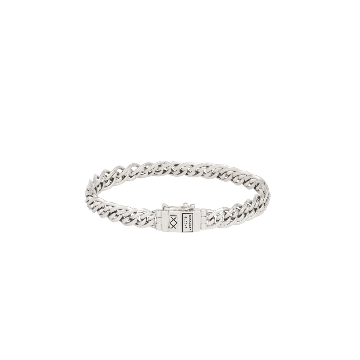 Oude liefde roest niet. Dus tijd voor de herintroductie van de Nathalie Mini! De Nathalie is een bracelet waar we een hele bijzondere band mee hebben. Komt het door de eigenzinnige dubbele schakels die zo typerend zijn voor de Nathalie-familie? Is het vanwege het zo vakkundig bewerkte sterling zilver? De tijdloze elegantie? Of omdat ze net ietsjes smaller is dan de Nathalie XS-armband? Anyway: Ze is terug. En hoe! Met een volledig nieuw design. En looks waar je in één oogopslag voor valt.