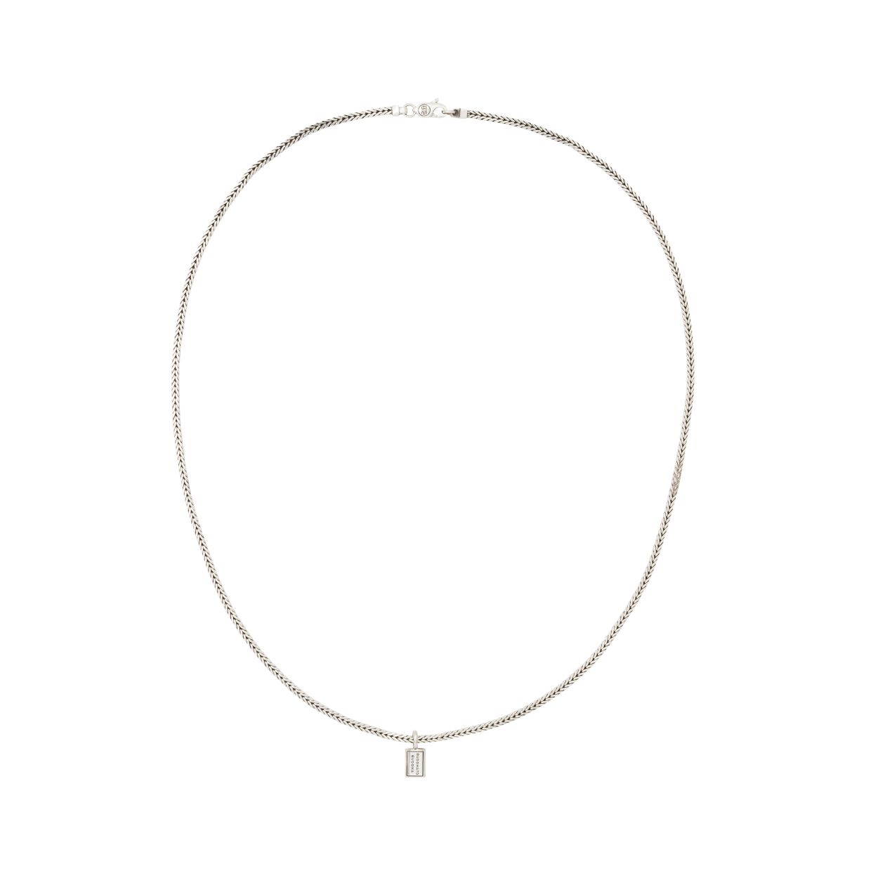 Vanaf de eerste dag dat de Barbara-schakel verscheen, was het een enorme aanwinst voor onze collectie. Het ontwerp van de nieuwe Barbara XS-halsketting is gebaseerd op het inmiddels iconische vierkant patroon van de Barbara-schakels: Sterk maar tóch subtiel. Verfijnd maar tóch stoer. Maar vooral; volledig tijdloos. En zoals je van Buddha to Buddha mag verwachten, volledig met de hand vervaardigd. Een uniseks zilveren halsketting dus, die je met trots draagt. En die nu ook verkrijgbaar is met een lengte van 60 cm.